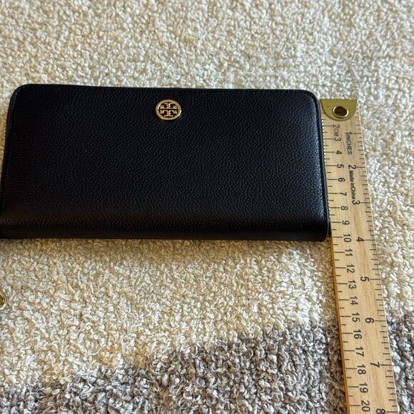 TORY BURCH Robinson Pebble Zip Continental Wallet leather Wristlet Black New - Picture 7 of 15